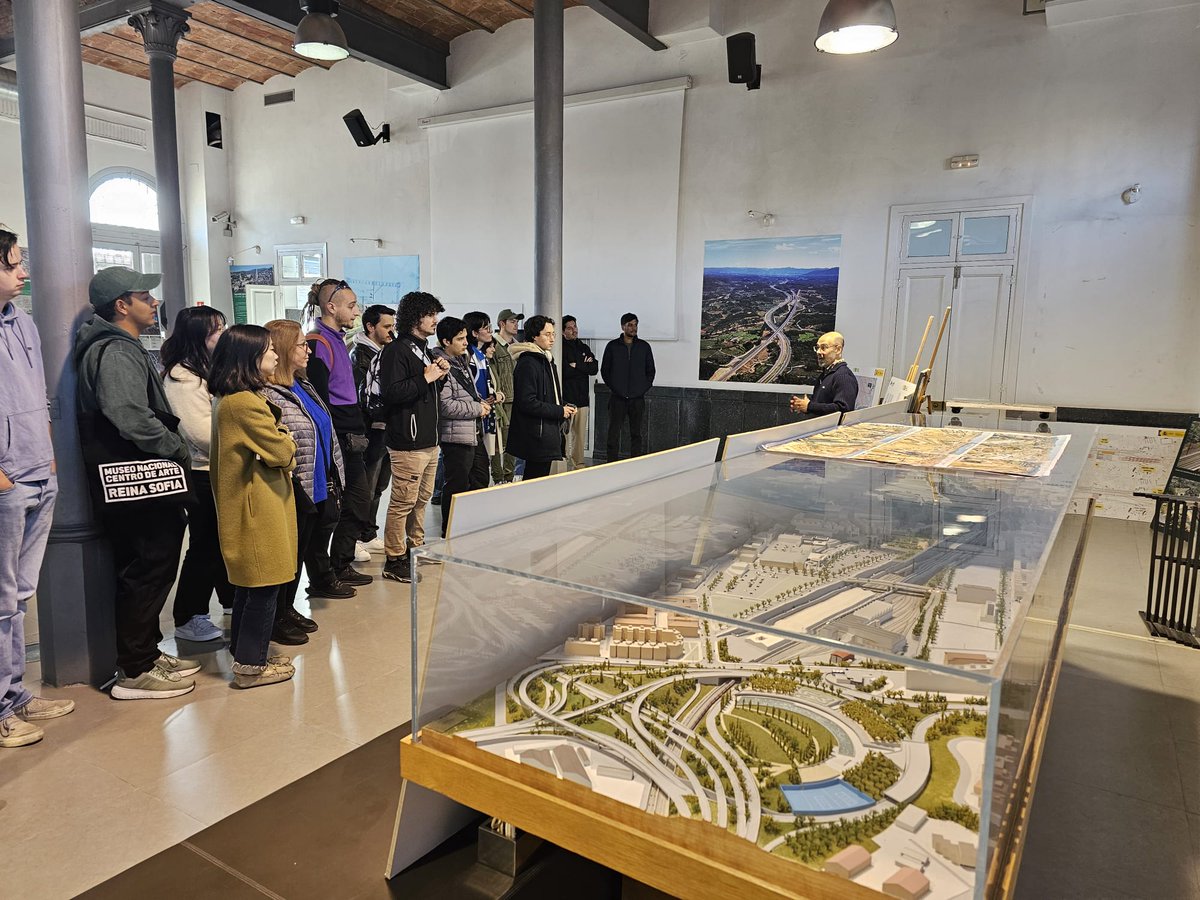 MUM_UPC's tweet photo. The Master in Urban Mobility of @la_UPC supported by @EITUrbanMob visited today La Sagrera Station, the promising new Mobility Hub of Barcelona, hosted by Dr. Luis Ubalde @lubalder in charge of the Works. High-speed train🚅, Rodalies🚈🚍🚴‍♀️🚗🚕, car park 
👏👏👏
@UPC_IR @Ineco_es https://t.co/cdMCsS2AhP