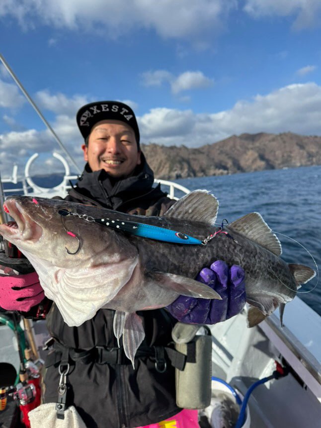 soa_fishing's tweet photo. 土曜日は花露辺の荒神丸さんでタラジギング!
朝イチは反応出るも食い渋っている様子…
前半は手を替え品を替えでポツポツ拾って、
後半は活性上がって連発♪
処理も大変なので遠慮しながら?釣りましたが船中200本以上の爆釣でした!笑
#xesta #slowemotion #荒神丸 #岩手 #タラジギング #PR https://t.co/Wl8i3KVTWT