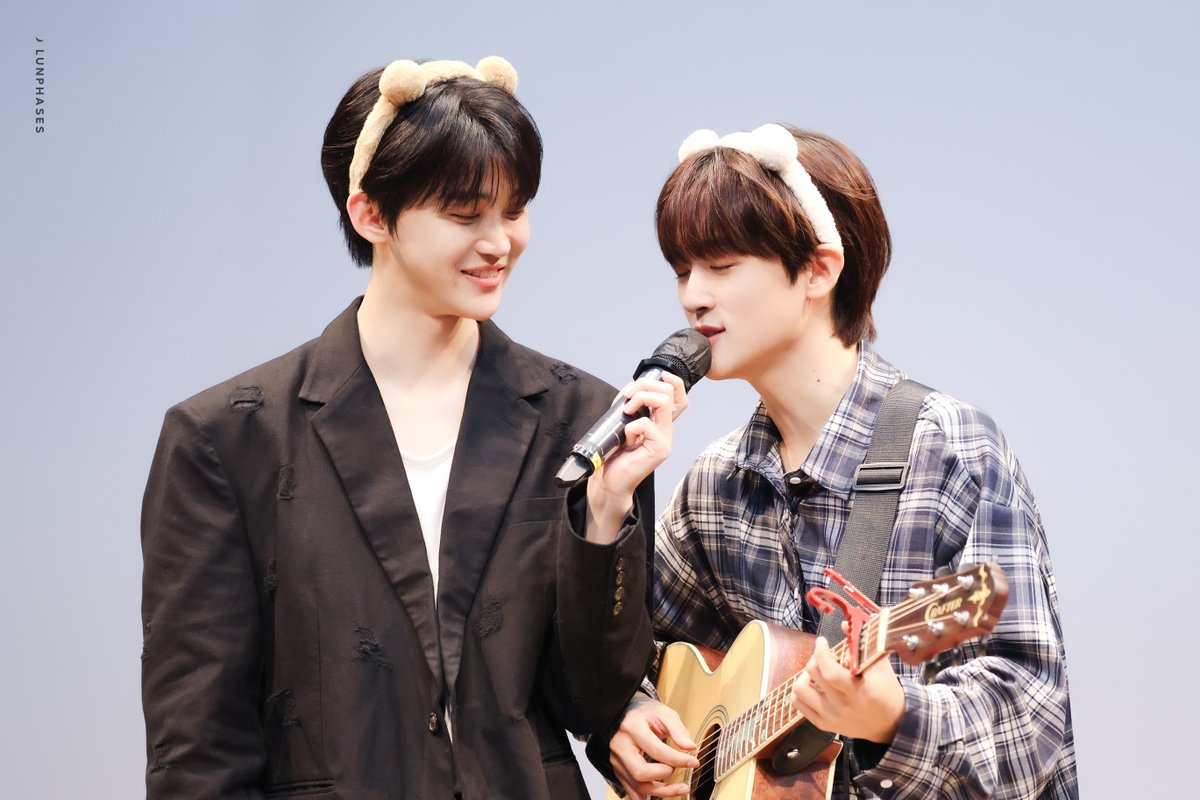 LUNPHASES's tweet photo. 우리 리더 생일 축하해💖

#천사같은_목소리가진_박진수_생축
#SweetAsTangerines_HappyJinsuDay
#루네이트 #진수 #LUN8 #JINSU https://t.co/ObwTYAAttn