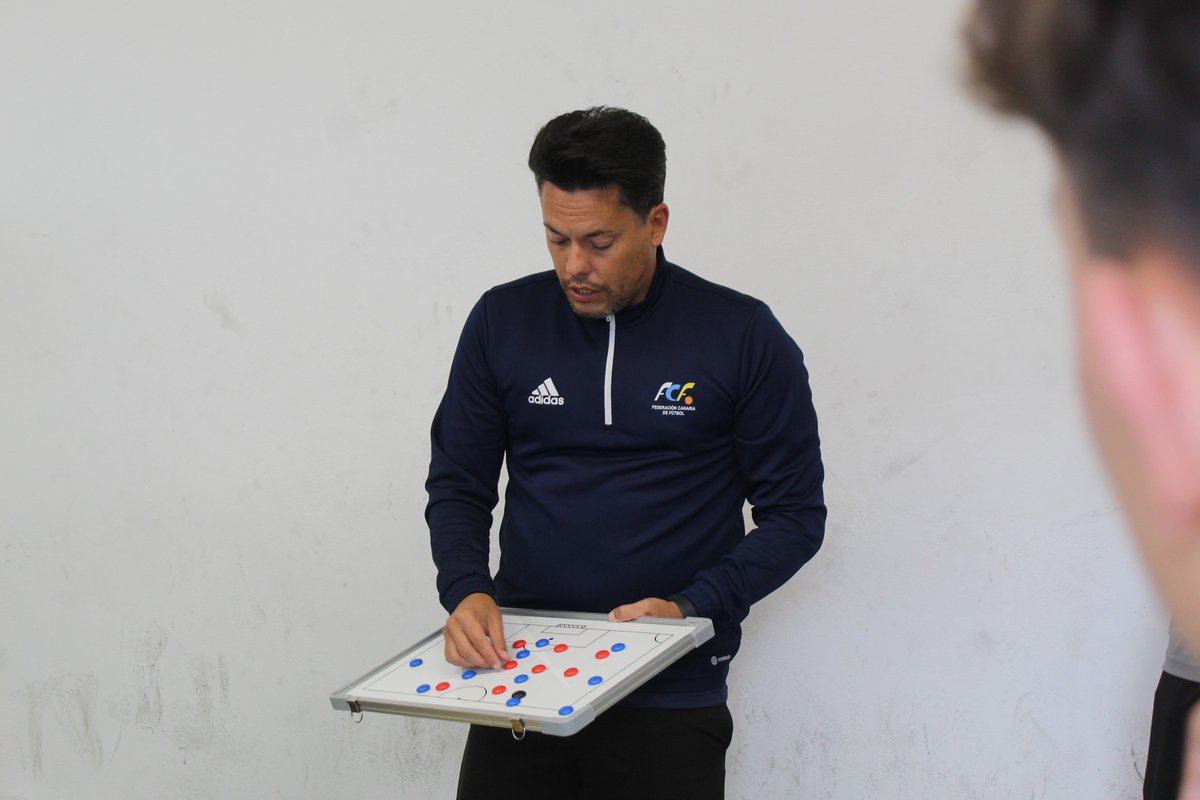 fedfutcanarias's tweet photo. 🏃🏽‍♂️l La Selección Canaria Sub-14 convoca una nueva formación para este miércoles

➡️ La sesión está programada para las 17:15 horas en el campo Mundial 82 de Jinámar

ℹ️⬇️
https://t.co/N6xnaTrBT9 https://t.co/XPd3mbxOB8