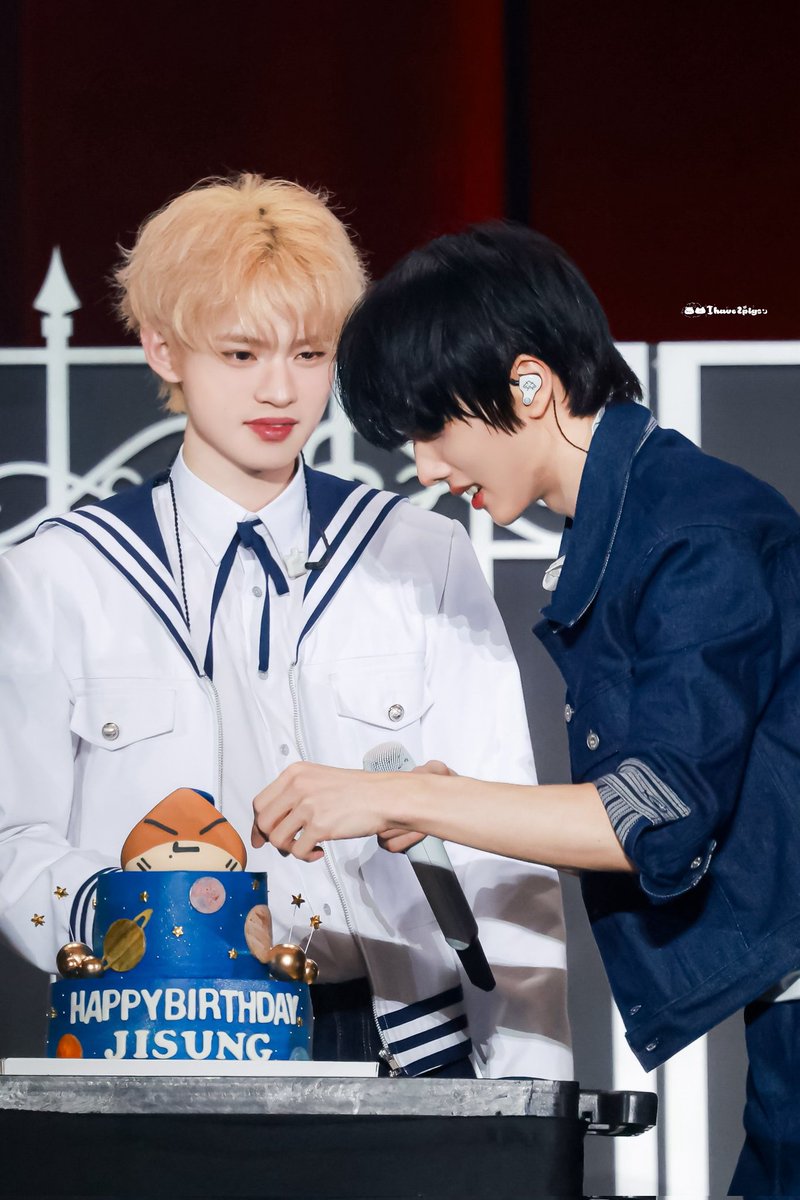 chenjistars's tweet photo. i'm not crying i'm not crying https://t.co/eW79OxpRZJ