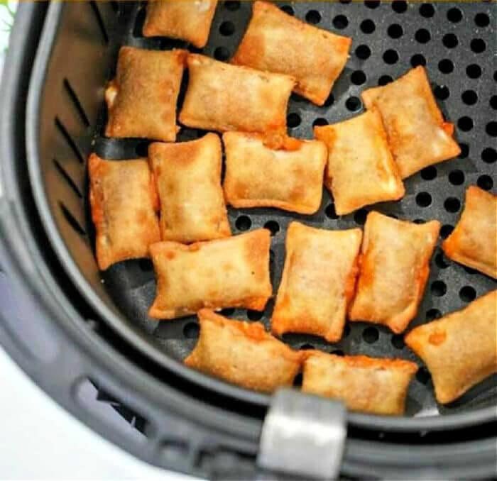 bitchastri's tweet photo. 🚨| BREAKING: Pete Wentz (Fall Out Boy) took his pizza rolls out of the air fryer, but they were not done yet. The lyricist/bassist will give them 2 more minutes to crisp.

[@TMZ] https://t.co/N0Oc1AEvCL