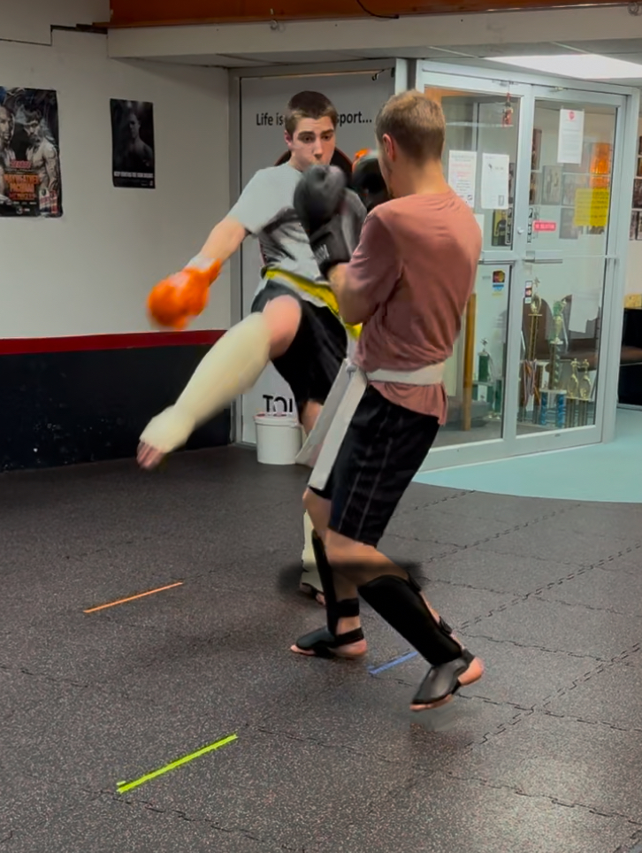 AverillsBoxing's tweet photo. Getting a little work done and having a good time getting a sweat &amp; learning! Good classes last night everyone (except that one guy : ) - really appreciate the attention to the details and thanks for giving me your best. #ConcordNHBoxing #KickboxingConcord #NHFightFitness https://t.co/sF5FvdAjIM