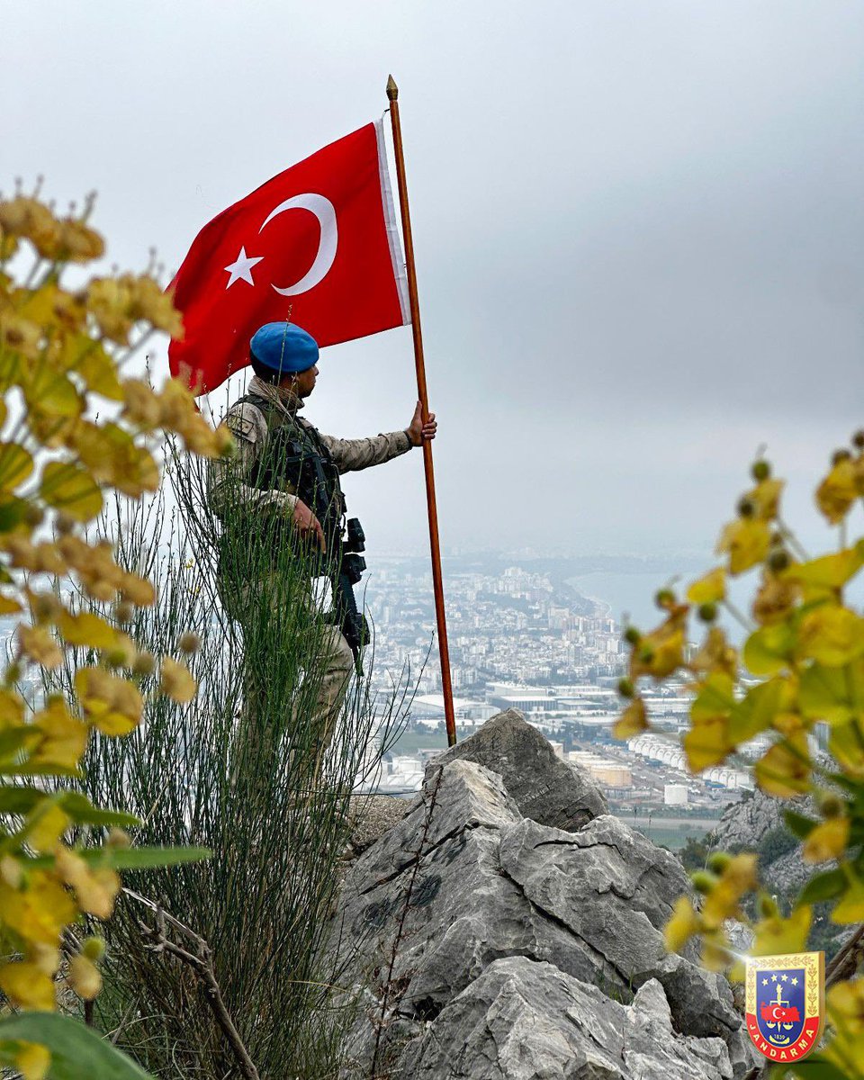 O mübarek BAYRAK,
İşte bu BAYRAK🇹🇷
#Jandarma
#JandarmaKomando
