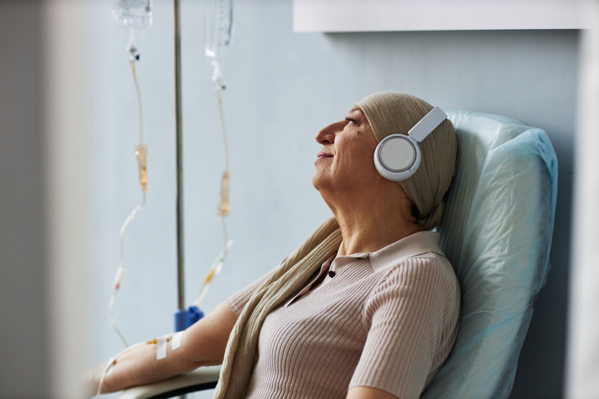 mcgillu's tweet photo. McGill research reveals that music can provide the best pain relief when its tempo matches our natural rhythm. 🎵 By adjusting a favourite piece of music to align with a person’s internal rhythm, technology could potentially reduce pain levels. 

➡️ https://t.co/6sHUqntoG5 https://t.co/83ciIlsqvC