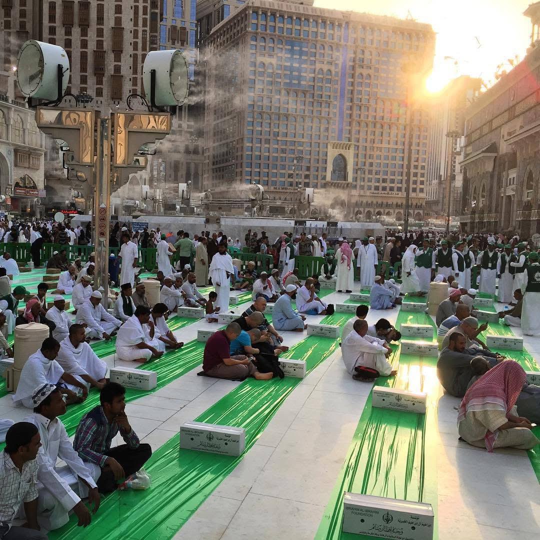 theholymosques's tweet photo. Less than 25 days till our Maghribs will look like this! https://t.co/dbNZHQw0Jw