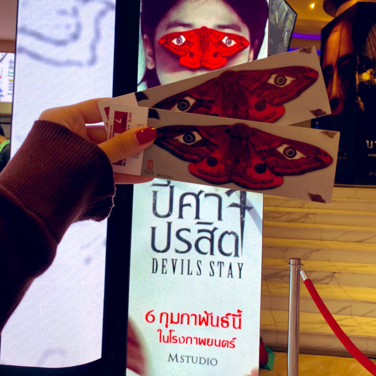 t_thunthun_t's tweet image. เธอคนนั้นคือฉันอีกคน‼️3วันสุดระทึก กับการต่อสู้และรอคอยเพื่อคนที่เรารัก ตัวหนังมีความกดดัน น่ากลัว รวมถึงดราม่าผสมกันได้ค่อนข้างลงตัว ปล. เพลงostควรเป็นเพลงผีเสื้อราตรีค่ะ เข้าฟีลมาก🦋
Rate: 7/10 
📍6 กุมภาพันธ์นี้ ในโรงภาพยนตร์
#DevilsStayTH #DevilsStay #ปีศาจปรสิต