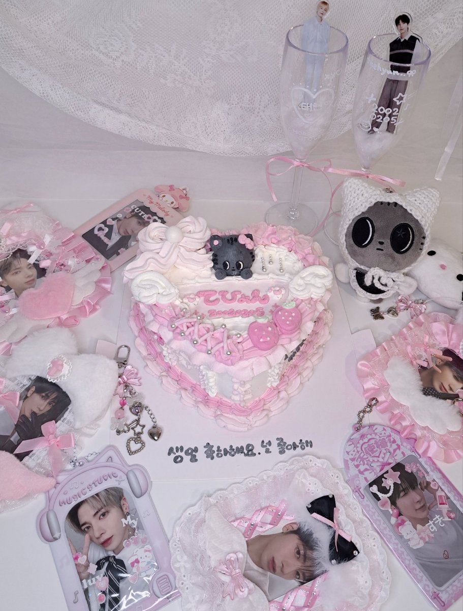 177cm_yn's tweet photo. 𝐻𝑎𝑝𝑝𝑦  𝐵𝑖𝑟𝑡ℎ𝑑𝑎𝑦.｡.:*☆
태현아 생일 축하해요! 세상에서 가장 사랑해요.
#OurBundleOfLoveTAEHYUN
#愛されっ子テヒョンの誕生日だニャン
#태현이가써내려간새벽별의노래 https://t.co/LXhJzR3Zbo