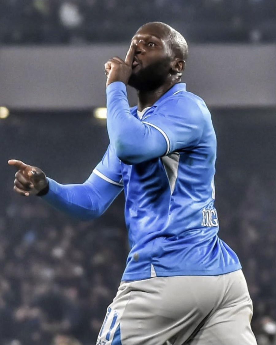 FrancescoAver12's tweet photo. @MCriscitiello @tancredipalmeri @tvdellosport Il siparietto di ieri mettetevelo vicino a quello dell'estate scorsa.Definirvi giornalisti è offensivo per chi esercita il mestiere con professionalità.A giugno prpx, mi raccomando,senza piangere 
#Calciomercato #napoli #sportitalia https://t.co/7lNJoDm9Kw