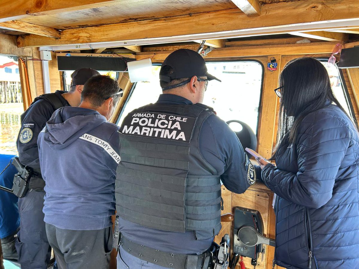 #PolicíaMarítima de la <a href="/capuertocas/">Capuerto Castro</a> en conjunto con personal <a href="/Sernatur/">Sernatur</a> realizaron fiscalizació en el Muelle de #Castro, controlando las embarcaciones que realizan turismo náutico.
<a href="/Armada_Chile/">Armada de Chile</a> <a href="/DGTM_Chile/">DIRECTEMAR - Armada de Chile</a> <a href="/MARITGOBCASTRO/">MARITGOBCAS</a>