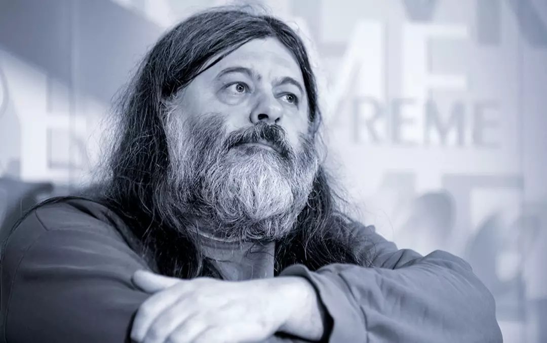 Ti si moja zauvek prva pročitana stranica Vremena.

Otišao je Najveći. Slava mu. 🙏🏻