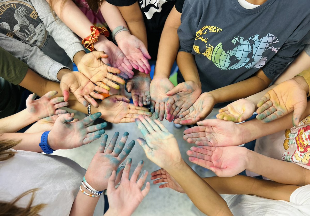 mseberz's tweet image. 🎨Tie Dye Day in Art Club!! 🩷 #semester2 @WoodchuckWorld