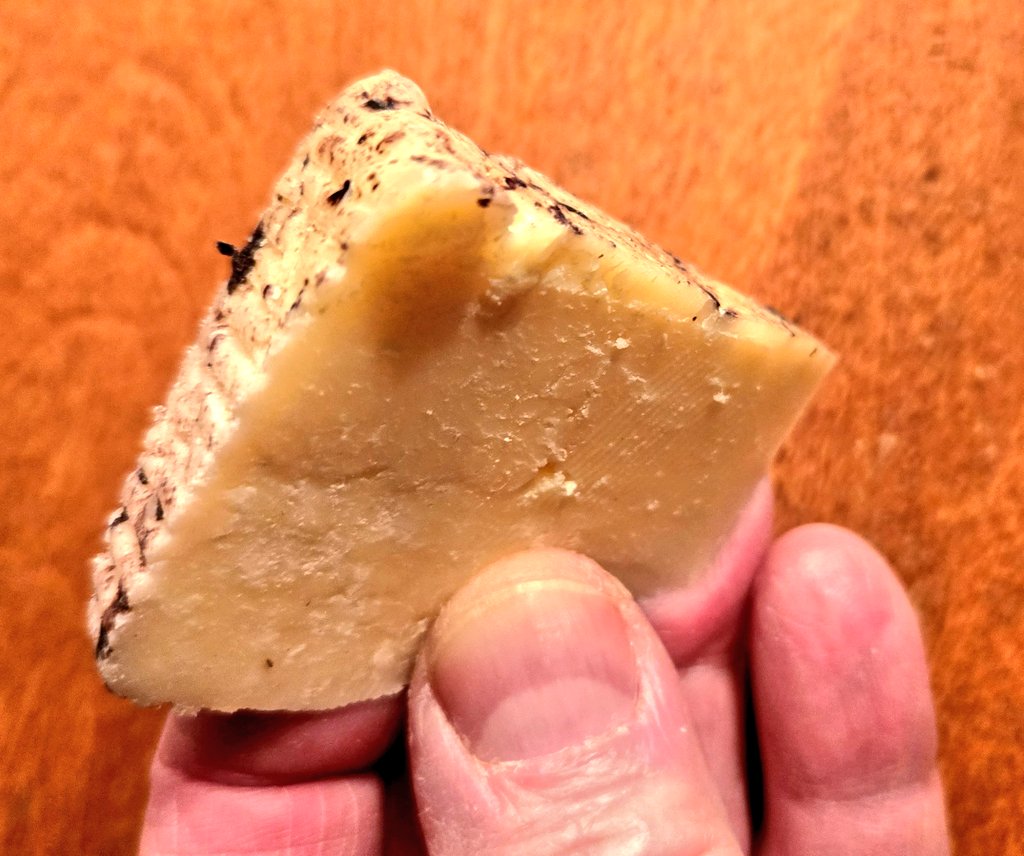 grapesunwrapped's tweet image. When the worlds of one of my favorite local #cheese artisans and one of my favorite local #wine makers collide. Grape must washed rind. #locavore #locabibe