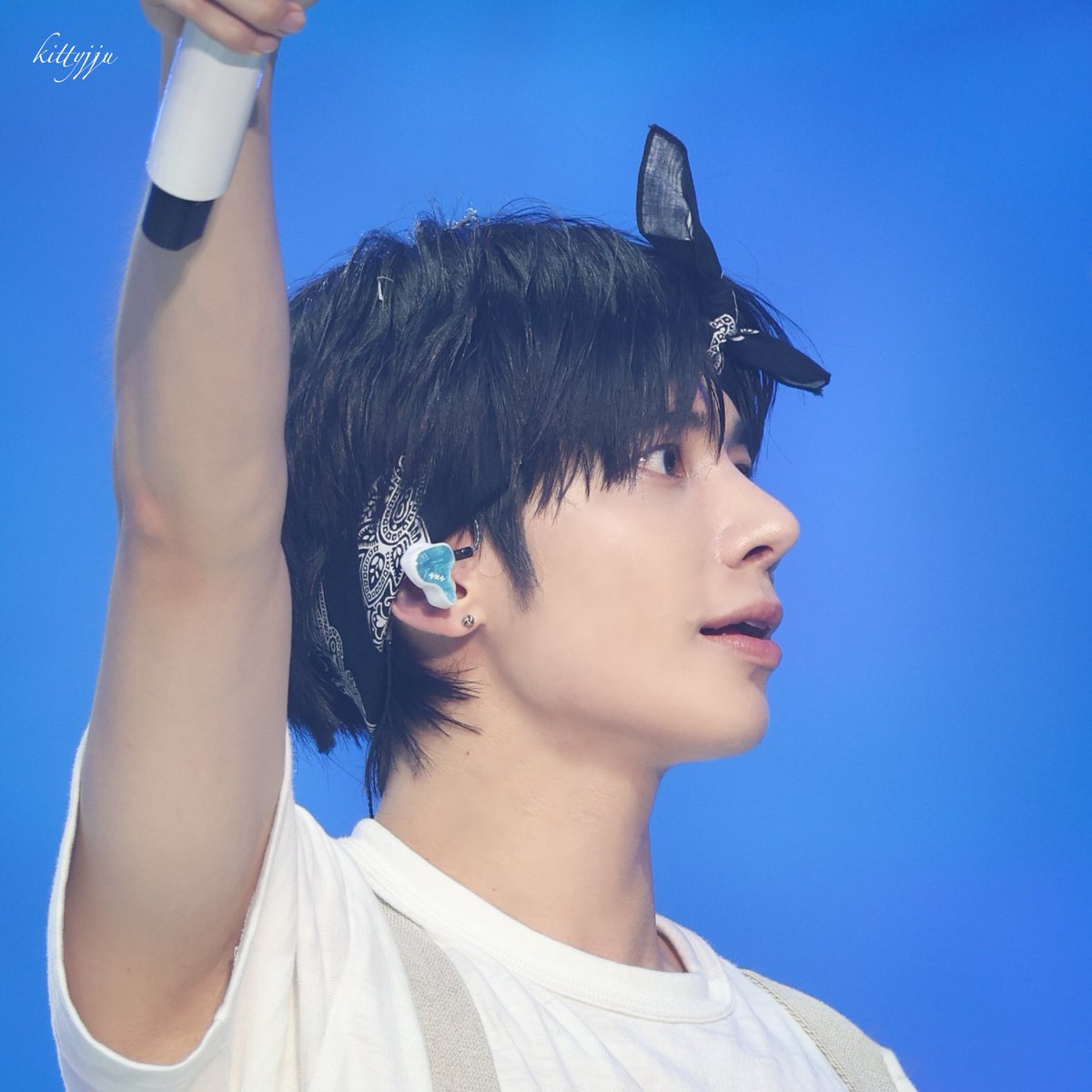 #태현이가써내려간새벽별의노래
소중한 아기 고냥이 태현아 
#OurBundleOfLoveTAEHYUN
생일축하해💙