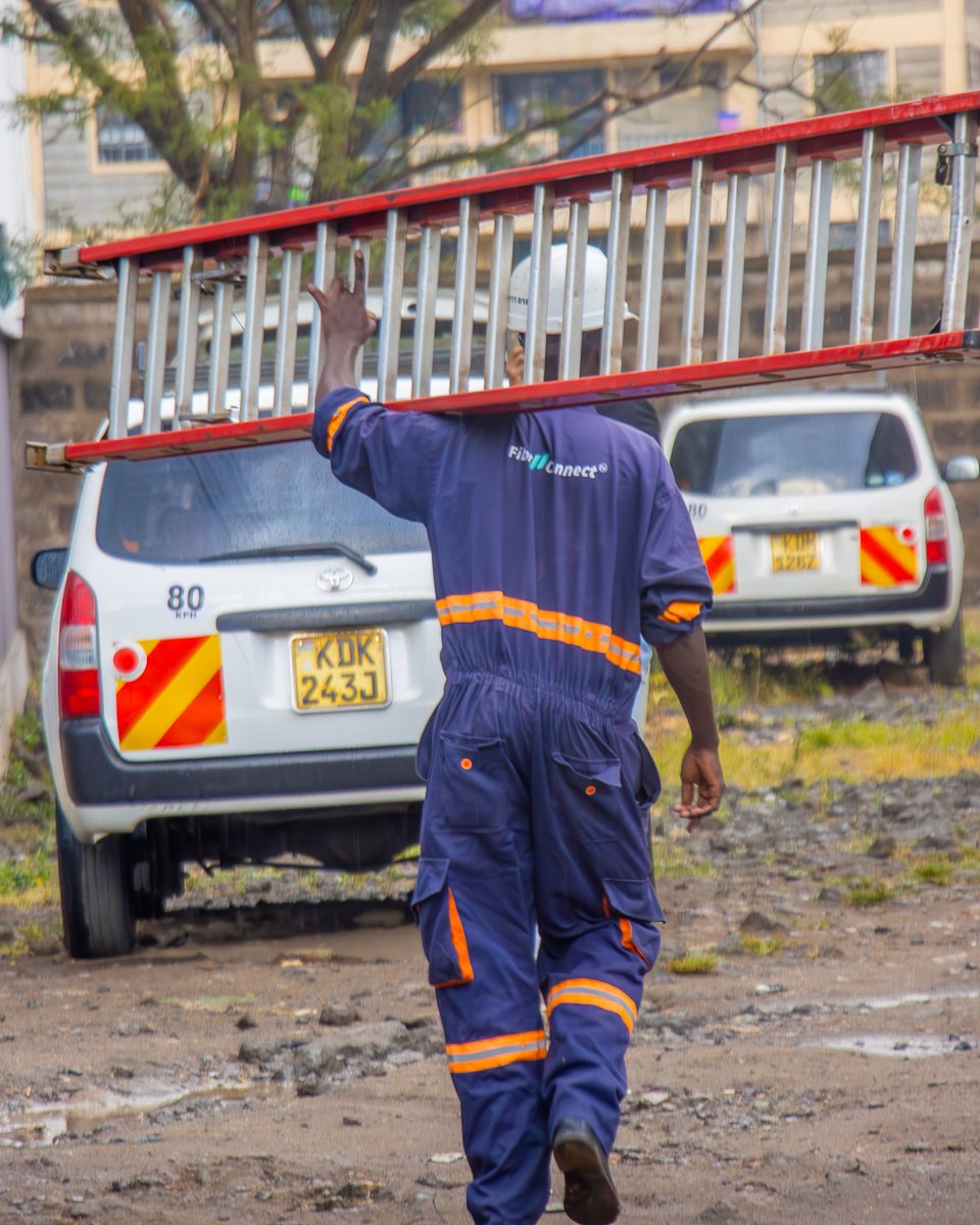 Fibreconnectke's tweet image. No ladder is too tall when it's time to deliver seamless connectivity.  #FibreConnect #InternetExperts #KenyaConnected