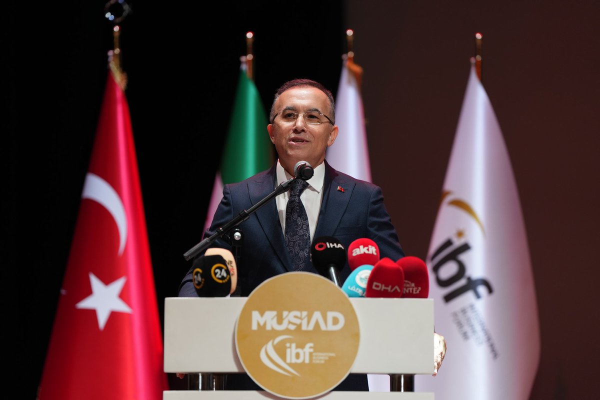 ibforumorg's tweet photo. Gaziantep’te @MUSIAD iş birliğiyle gerçekleştirdiğimiz Türkiye-Suriye İktisadi İş Birliği Zirvesi tamamlandı!

Zirvemiz, @Ticaret Bakanımız Sayın Prof. Dr. Ömer Bolat (@OmerBolatTR), Gaziantep Valimiz Kemal Çeber, IBF Başkanımız Erol Yarar, MÜSİAD Genel Başkanımız Mahmut Asmalı (@MahmutAsmali), T.C. Halep Başkonsolosu Hakan Cengiz, Gaziantep Büyükşehir Belediye (@GaziantepBeld) Başkanı Fatma Şahin (@FatmaSahin), Şahinbey Belediye (@SahinbeyBel) Başkanı Mehmet Tahmazoğlu (@mtahmazoglu) ve Suriye İçin İş Adamları Derneği Başkanı Yamen El-Shami’nin açılış konuşmalarıyla başladı.