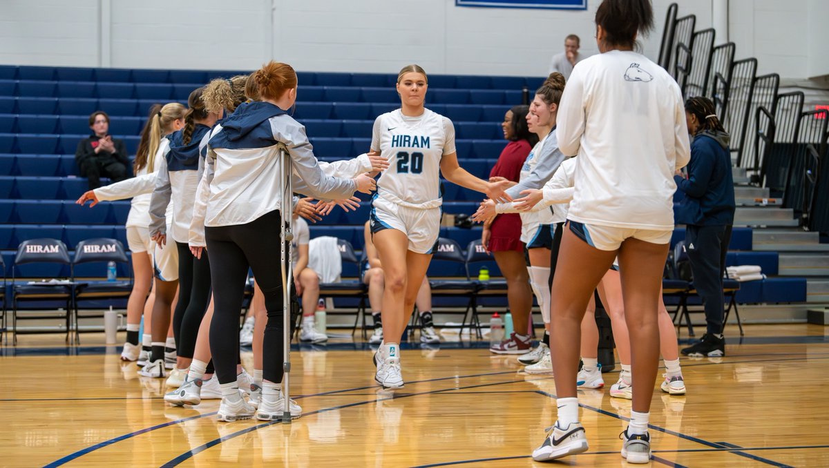 In a monumental moment for @hiramwbb and <a href="/hiram_athletics/">Hiram College Athletics</a> - senior Brooke Hickman '25 became the 10th player in program history to reach 1,000 CAREER POINTS ‼🏀👏🏼