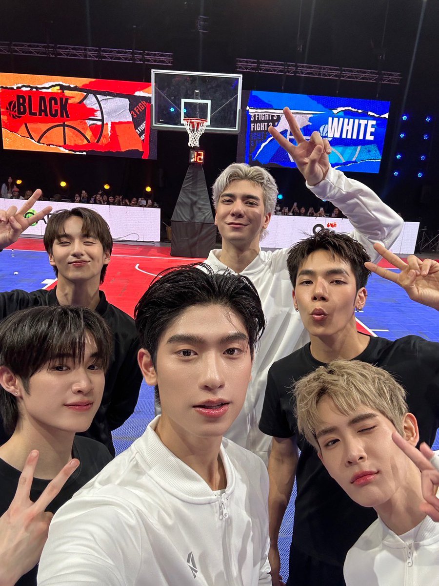 tthomastc's tweet photo. ทีมที่รักครับ

#3FIGHT3BASKETBOYxDMD 
#3FIGHT3BASKETBOY https://t.co/jSOyH0OteE