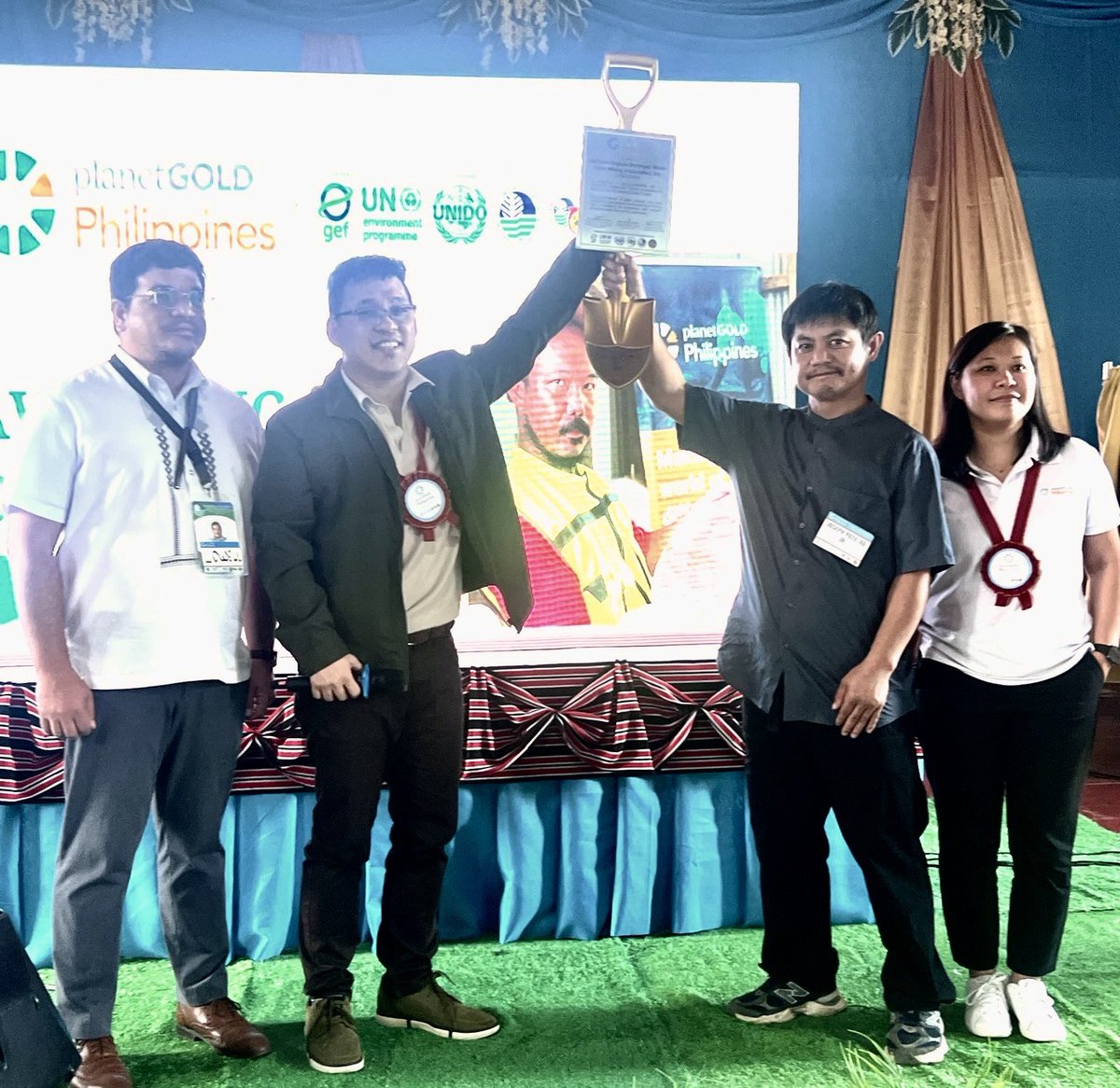Teddy_Monroy's tweet photo. At SAGADA, Mt. Province for a project close to my heart! Turnover of the Mercury-free Processing System #MFPS to the Northern Sagada Barangay Small-scale Mining Association, Inc. (NSBSSMAI) represented by their president Mr. Joseph Pail-ao. #MakeMercuryHistory #NoToMercury #ASGM https://t.co/HVyusYanG8