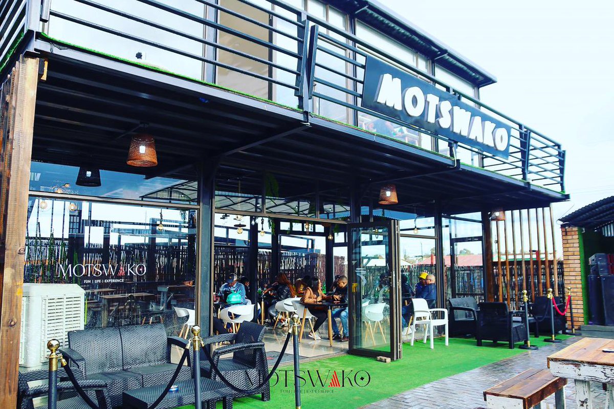 PogishoMompati2's tweet photo. From daytime chilling ๐, weโve got the good vibes, great food , a stunning venue to relax and pretty dope music on lock ๐ ๐ฝ๏ธ๐ฅ. @BerniniSA @CoronaAfrica @Heineken_SA @SABreweries
#DaytimeChilling
#Food
#LiveLife
#Drinks
#Dance
#Sing
#Share https://t.co/6PDleGQybx