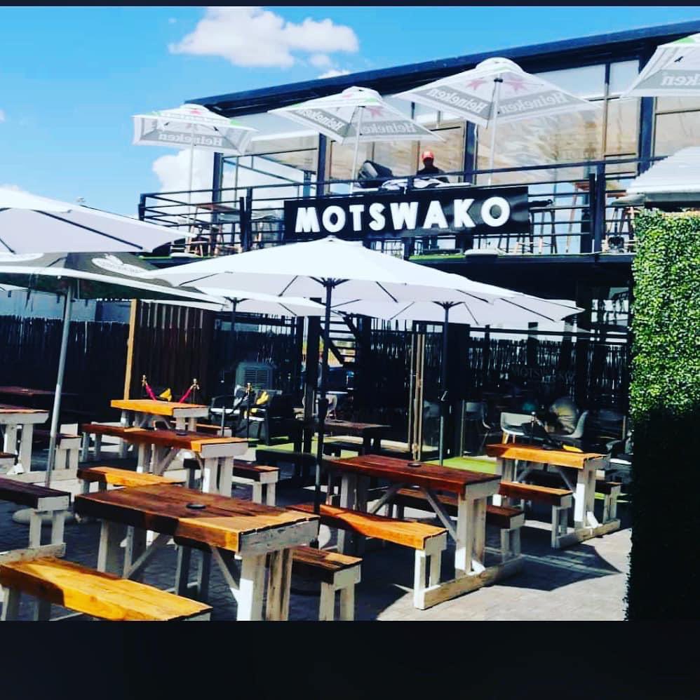 PogishoMompati2's tweet photo. From daytime chilling ๐, weโve got the good vibes, great food , a stunning venue to relax and pretty dope music on lock ๐ ๐ฝ๏ธ๐ฅ. @BerniniSA @CoronaAfrica @Heineken_SA @SABreweries
#DaytimeChilling
#Food
#LiveLife
#Drinks
#Dance
#Sing
#Share https://t.co/6PDleGQybx