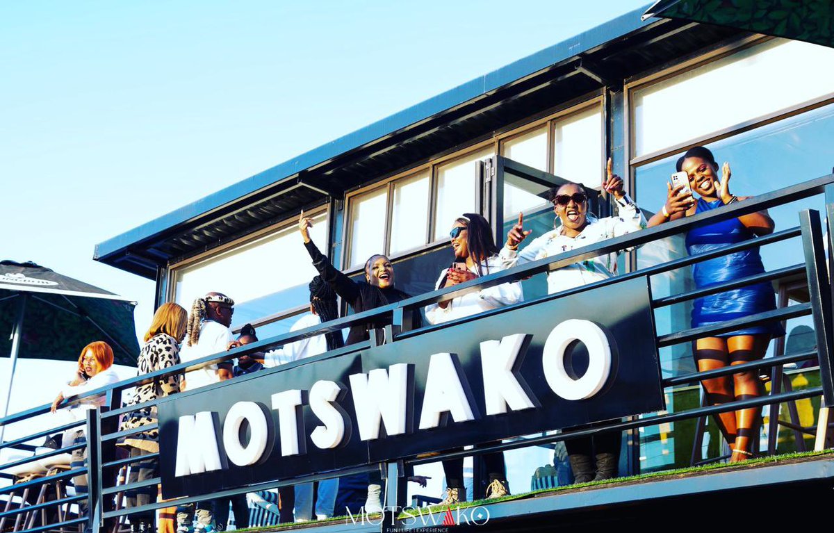 PogishoMompati2's tweet photo. From daytime chilling ๐, weโve got the good vibes, great food , a stunning venue to relax and pretty dope music on lock ๐ ๐ฝ๏ธ๐ฅ. @BerniniSA @CoronaAfrica @Heineken_SA @SABreweries
#DaytimeChilling
#Food
#LiveLife
#Drinks
#Dance
#Sing
#Share https://t.co/6PDleGQybx