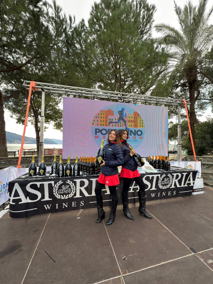 1️⃣ Portofino Marathon: trionfo di sport e inclusione! 🏃‍♂️🏃‍♀️
🥇 Ilaria Bergaglio – 2:58:31 | 🥇 Julien Gueydon – 2:30:18
Un evento che ci ha emozionati e accompagnati fino a HospitalityRiva! 🚀

Astoria Wines celebra ogni vittoria, sempre con responsabilità. 🥂✨ #drinkwisely