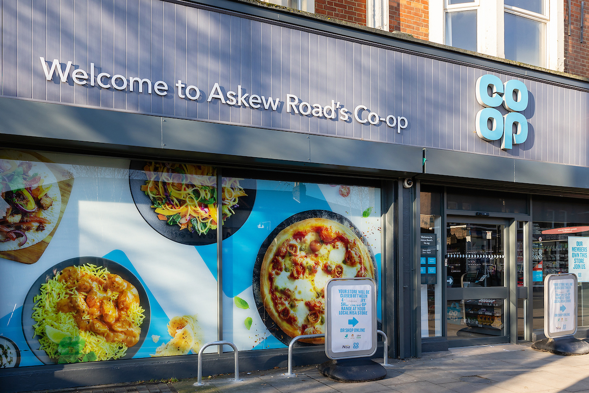 Fresh new-look as #AskewRoad #ShepherdsBush @CoopUK convenience store relaunches to serve and support the #community ..
#Franchise #Growth #Membership 
You can read more here - co-operative.coop/media/news-rel…