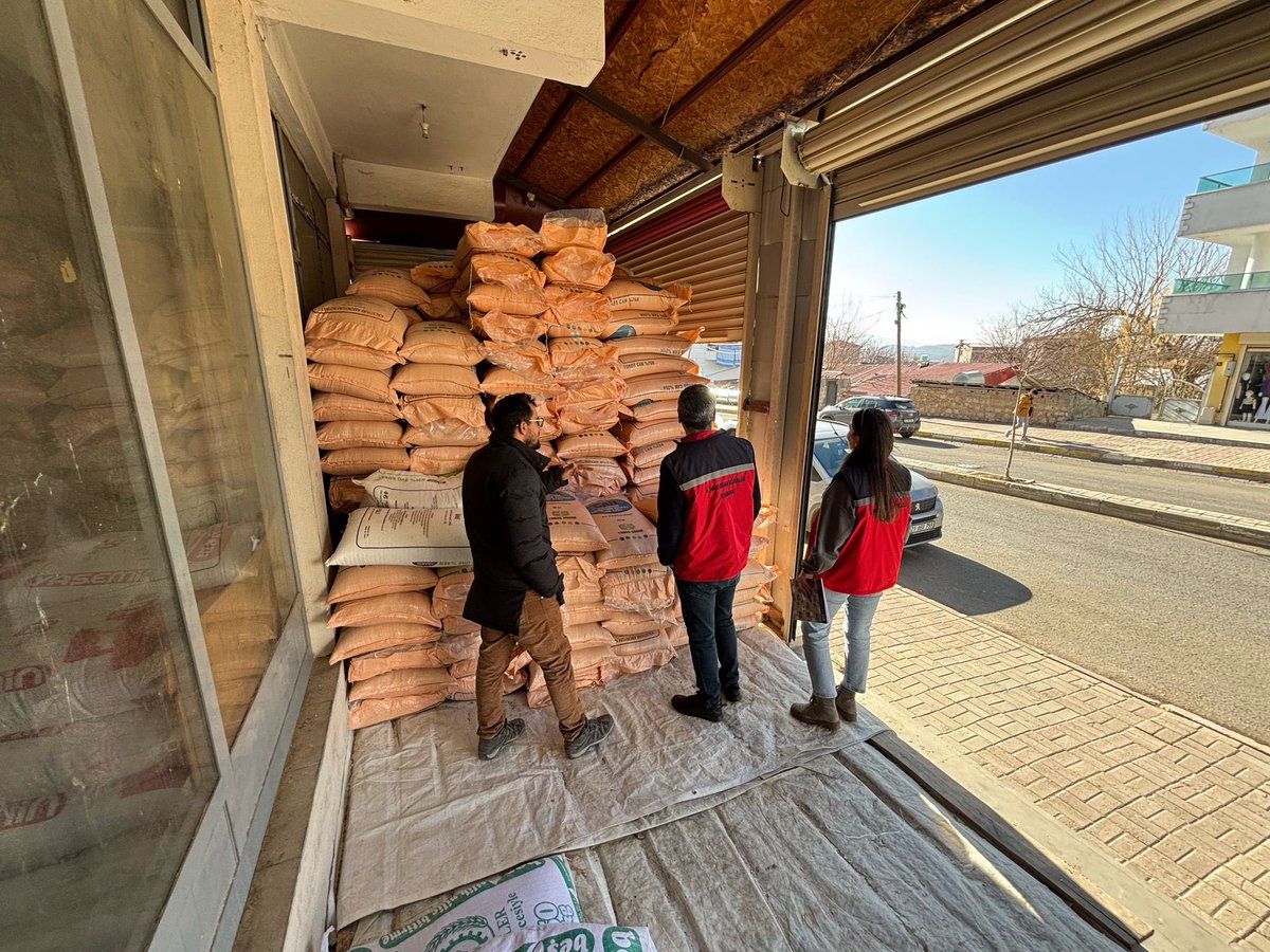 LiceTar's tweet photo. Bakanlığımızın başlatmış olduğu "Gübre Denetim Seferberliği" çalışmaları kapsamında ilçemizde, bayilere denetim gerçekleştirildi. Gübre denetim personellerimizce; gübre bayileri ve üreticilerinde barkod, ambalaj, etiket ve içerik uygunluğu denetimleri gerçekleştirildi. https://t.co/aITtxS3NlE