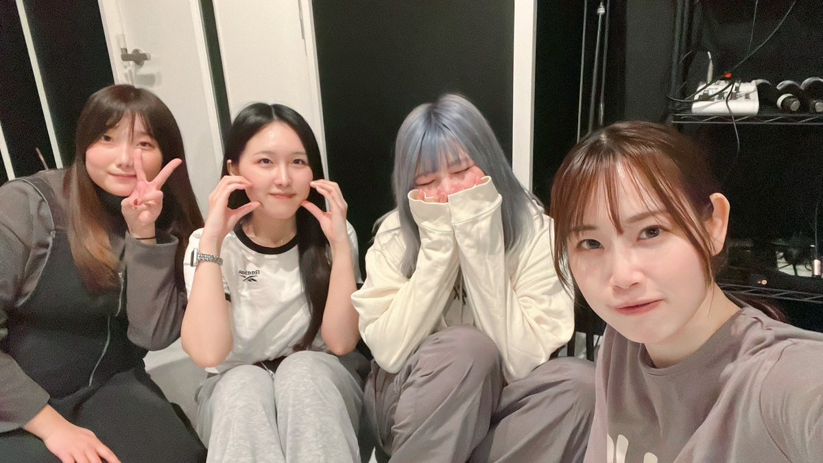 happythreedays's tweet photo. 間違いがあったので再投稿！

ネテルダイヤpre.
【Diamond Polishers】
🍫バレンタインスペシャル🍫
in梅田BANGBOO

タイムテーブル公開！

チケット予約は
13日
🎫https://t.co/Q0EcZ2obBG
14日
🎫https://t.co/Cg7NXT4fx9

レッスンなうです😊🎉
#はぴすり https://t.co/j66W1OwOzo