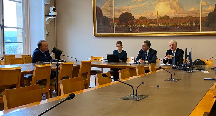 Lutte contre l’antisémitisme dans l’ESR. Échanges au <a href="/Senat/">Sénat</a> avec les sénateurs <a href="/BernardFialaire/">Bernard Fialaire</a> et <a href="/PALevisenat/">Pierre-Antoine Levi</a> sur les voies et moyens permettant aux univ. de lutter efficacement contre le racisme et l’antisémitisme. Tolérance zéro. <a href="/AssasUniversite/">Panthéon-Assas université</a> <a href="/FranceUniv/">France Universités</a> <a href="/sup_recherche/">Ministère Enseignement supérieur/Recherche/Espace</a>