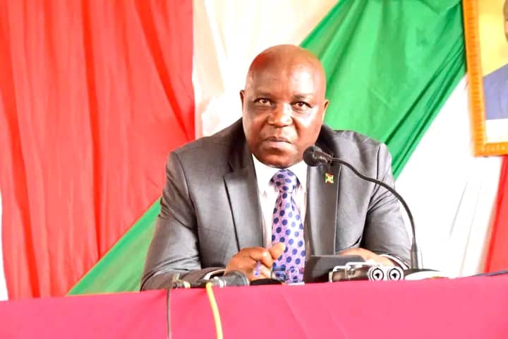 UbumweHebdo's tweet photo. Général Maj de police Ndaruzaniye Leonidas ahejeje kwemezwa n'inama @Burundi_senat ijana kw'ijana nka Buramatari mushasha w'intara ya @NgoziProvince asubiriye uwahahora Désiré Minani.Hari munama ya bose irongowe n'Umukuru wayo @HonSinzohagera. https://t.co/A8levlxUHJ
