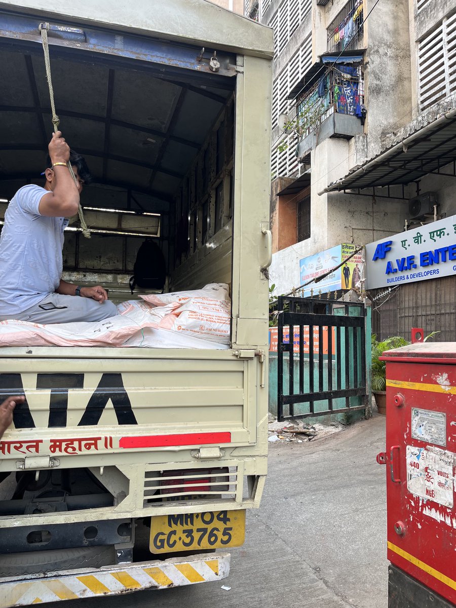 Sameer_beh's tweet photo. Parked in front of gate at Khar 5th Road,blocking building gate. https://t.co/CzuQPszwbC