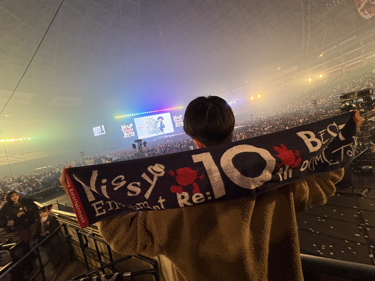 shimashima_24's tweet photo. 今年もNissyの日到来🎶
福岡公演2日目も最高でした✨️
スタンド席16列目だったけど、まさかの最前席で驚きと喜びを席に着いた瞬間感じました😂(年男の恩恵ですかね🐍)
MC含めて最高のEntertainmentを提供してくれるNissyがこれからも大好きです。
#Nissy #Nissy_Re10th #Nissy_Re10th_福岡 #Nissyの日 https://t.co/vnEraxjt13