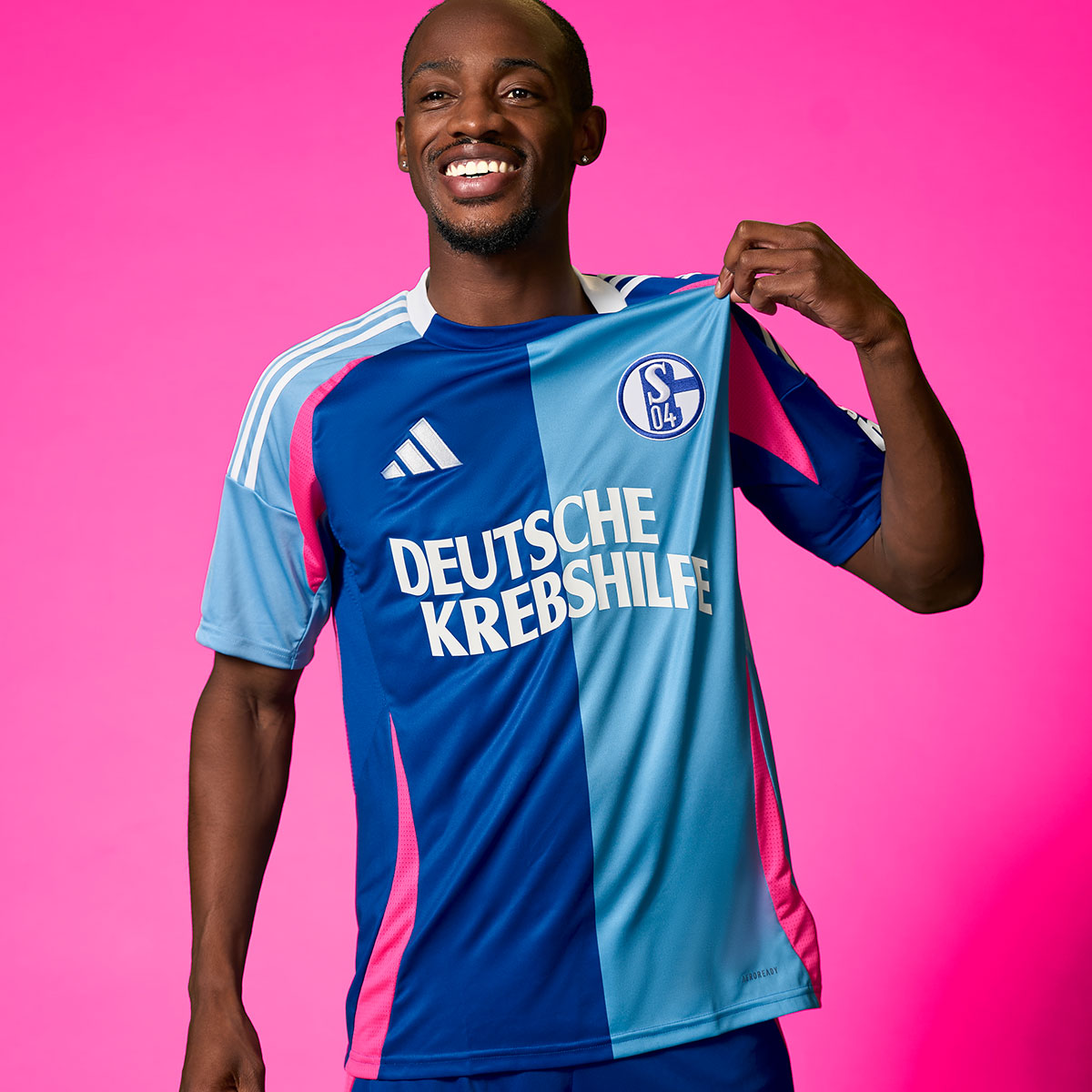 s04's tweet photo. Die besondere Partnerschaft zwischen dem S04 und der Deutschen Krebshilfe sowie die Fortschritte im Kampf gegen den Krebs haben wir in unserer Serie "Wissen auf Schalke" genauer beleuchtet ➡️ https://t.co/Uht3ngC18t
#SeiDasPlus #50JahreDeutscheKrebshilfe #S04 https://t.co/L3gu9YZapo