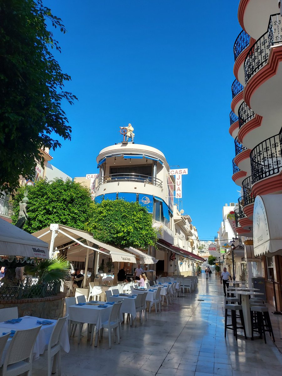 VioletteMalan's tweet photo. Good morning #TravelTuesday. Just to annoy my friends in Canada who have been getting some low temperatures, here are a few photos of Torremolinos - the bits that interest us, which is to say, the bars. https://t.co/nrkQ5XnORk