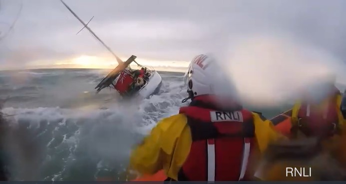 Real-life footage shows RNLI crews saving lives at sea
👉trib.al/gkM3Hdd