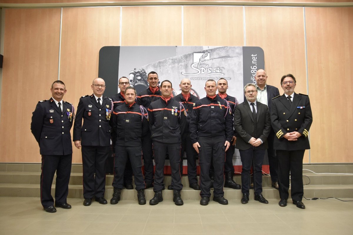 👨‍🚒 Hier soir a eu lieu la prise de commandement de la garde opérationnelle postée de la centrale nucléaire de production d’électricité (CNPE) de Civaux par le Lieutenant Michael POTREAU. 

Nous lui souhaitons une belle prise de fonction et nous le remercions pour son engagement.