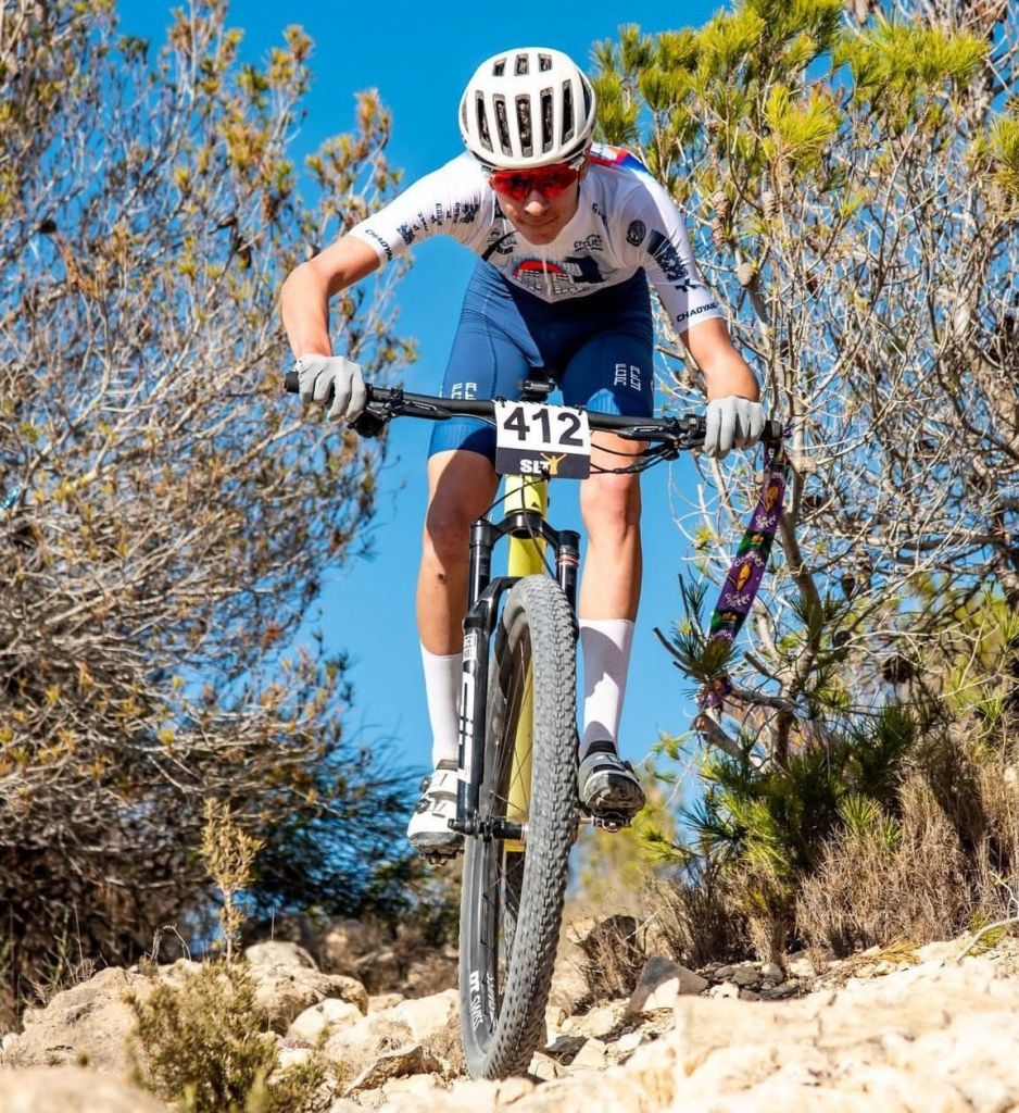 ENTREVISTA. Xavi Vidal, que llegó al ciclismo del motociclismo, estrena su palmarés con el Gobik Factory con un triunfo en la Juguettos Cup de Elda
#GobikfactoryXCO

alicanteconelplatogrande.com/2025/02/04/xav…