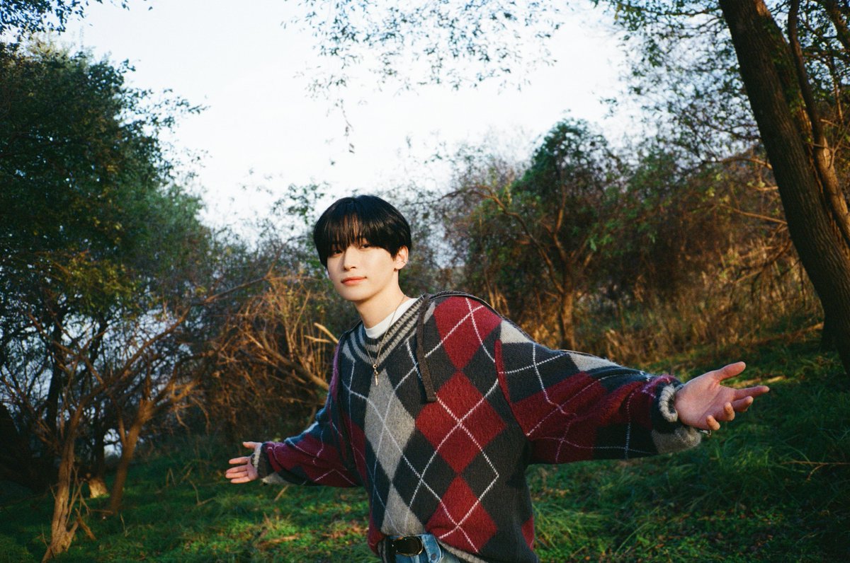 [📸]
우리의 시선이 마주 닿는 순간☀
⠀
#CRAVITY #크래비티
#정모 #JUNGMO
#HAPPYJUNGMODAY
#모짱이_생축
#C_SUN #시_선