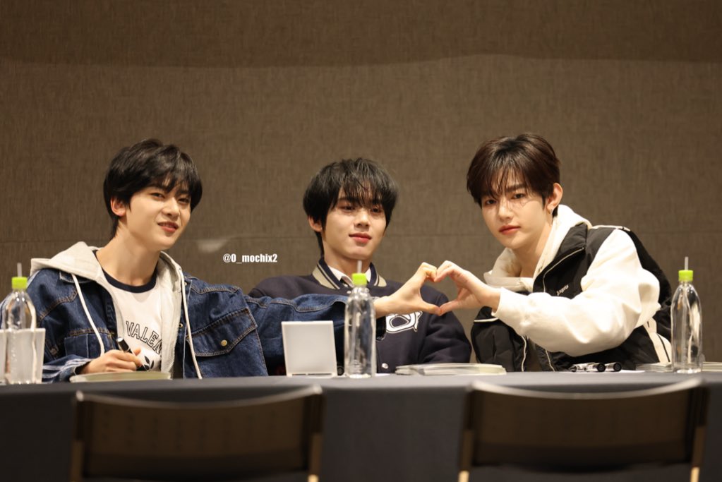 0_mochix2's tweet photo. 250202 ソニミュ sonymusicサイン会

🫶🏻성공！

#장하오  #ZHANGHAO  #章昊  #ジャンハオ
#석매튜 #SEOKMATTHEW #ソクマシュー
#한유진 #HANYUJIN #ハンユジン #韓維辰

 #ZEROBASEONE #ZB1 #제로베이스원 https://t.co/NKHpSo9jfc