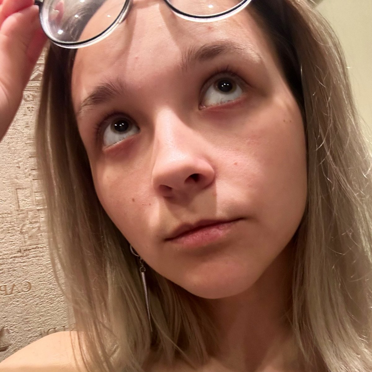 Дорогой ну какие наркотики нам просто нужно срочно показаться твоим родителям пока я под цикломедом чтобы они больше не спрашивали про внуков 🙂