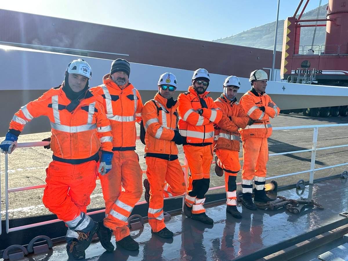 💪💪 La seguridad laboral no es una opción, es una prioridad.  Puertos de Málaga, Avilés y Bilbao

#SomosPuerto #SomosCoordinadora #Coordinadora #puertos #seguridadlaboral #noprecariedadlaboral