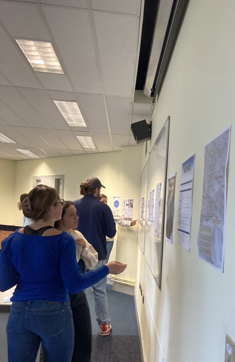 The students of ✨Catalan Cultural Studies✨ are having now a poster session on poems of Eva Baltasar!