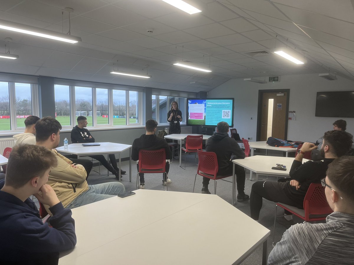 💥CAREERS &amp; EMPLOYABILITY💥

Huge thanks to Charlie from <a href="/WUCareers_/">PWGyrfaoedd/WUCareers</a> for speaking to the <a href="/WrexhamUni/">Wrexham University</a> second year football students as they prepare for their placement this semester! 

#Careers #Employability #Sport #Football