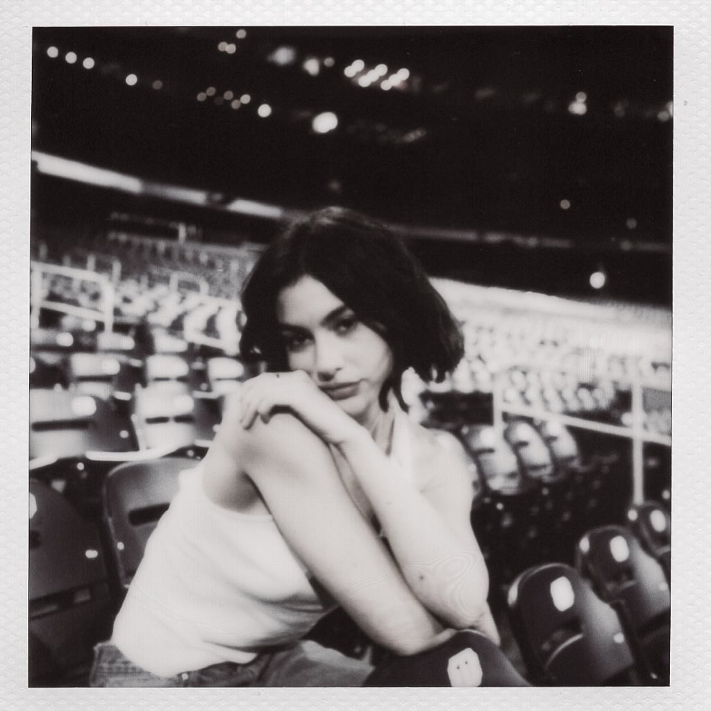 ╋━━━━━━━

　　#グレイシー・エイブラムス
 ✨日本公式アカウントオープン✨
　　　<a href="/Gracie_AbramsJP/">グレイシー・エイブラムス Gracie Abrams 日本公式</a>

　　　　　　　　　━━━━━━━╋

グレイシーのリリース情報やニュースを
お届けしていきます！
フォローよろしくお願いします🤍