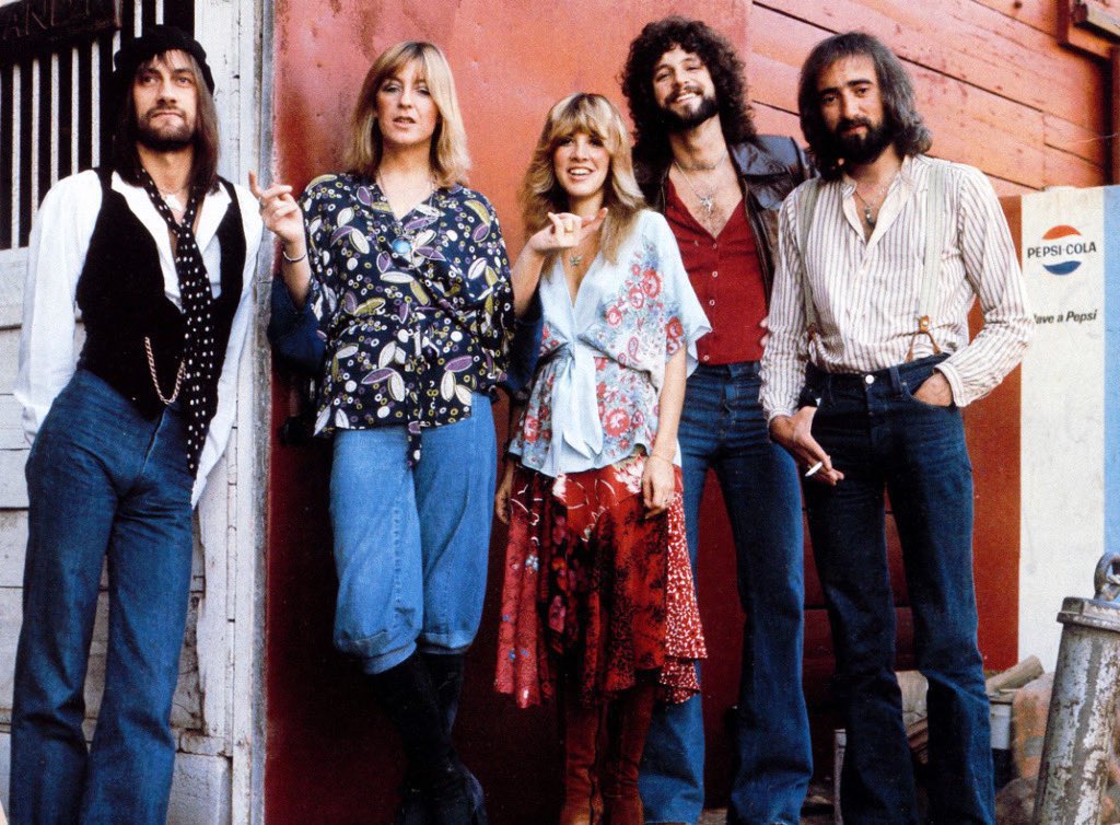 bestofstevie's tweet image. On this day in 1977: Fleetwood Mac released Rumours✨

The record won album of the year at the Grammys in 1978 and featured top 10 hits like "Go Your Own Way", "Don't Stop" and "Dreams". It has sold more than 40 million copies worldwide.🎶