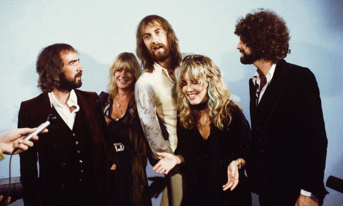 bestofstevie's tweet image. On this day in 1977: Fleetwood Mac released Rumours✨

The record won album of the year at the Grammys in 1978 and featured top 10 hits like "Go Your Own Way", "Don't Stop" and "Dreams". It has sold more than 40 million copies worldwide.🎶