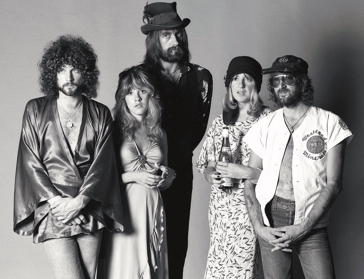 bestofstevie's tweet image. On this day in 1977: Fleetwood Mac released Rumours✨

The record won album of the year at the Grammys in 1978 and featured top 10 hits like "Go Your Own Way", "Don't Stop" and "Dreams". It has sold more than 40 million copies worldwide.🎶