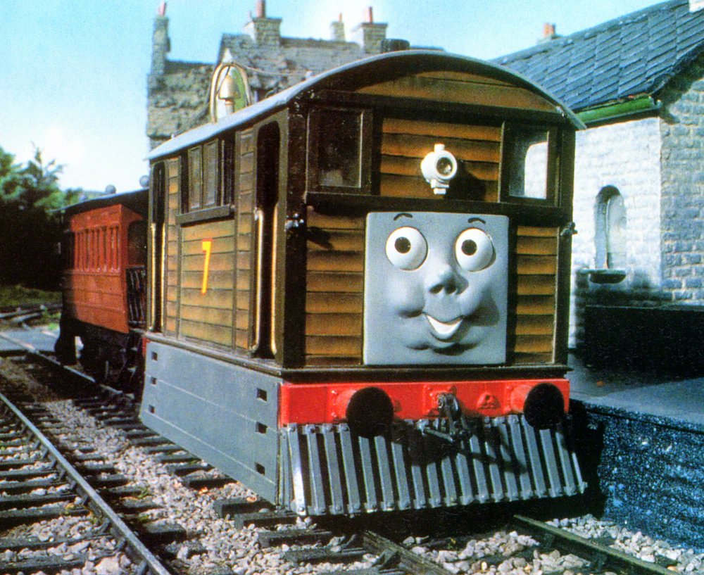 ThomRobloGaming's tweet photo. These Season 5 promotional photos of Toby are brilliant! https://t.co/kRAILyuVDG